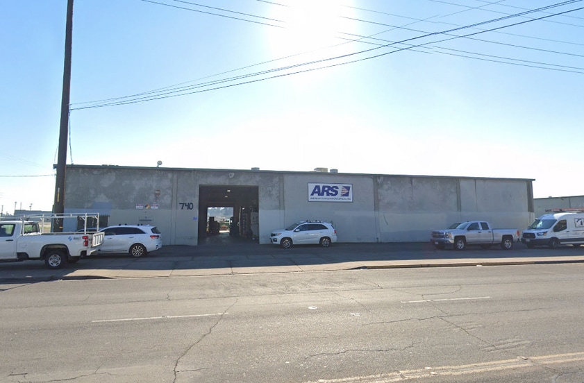 740 E Hazelton Ave, Stockton, CA for sale - Primary Photo - Image 1 of 3