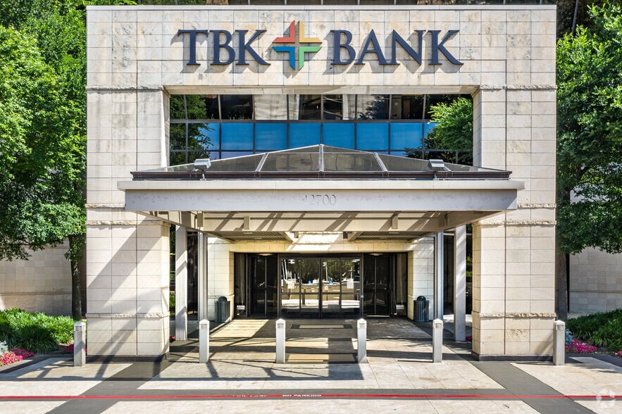 12700 Park Central Dr, Dallas, TX for lease - Building Photo - Image 3 of 4