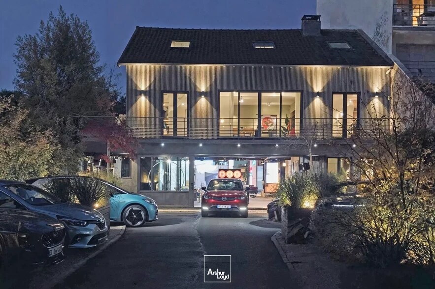 165 Bis Avenue Du 18 Juin 1940, Rueil-Malmaison for sale - Building Photo - Image 1 of 8