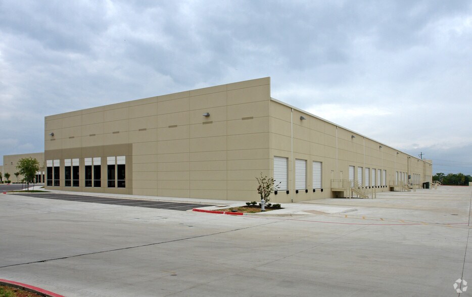 1340 Airport Commerce Dr, Austin, TX à louer - Photo du bâtiment - Image 3 de 10