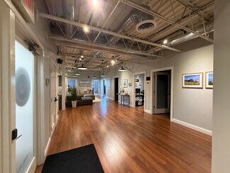 Plus de détails pour 540 Main St, Hyannis, MA - Commerce de détail à vendre