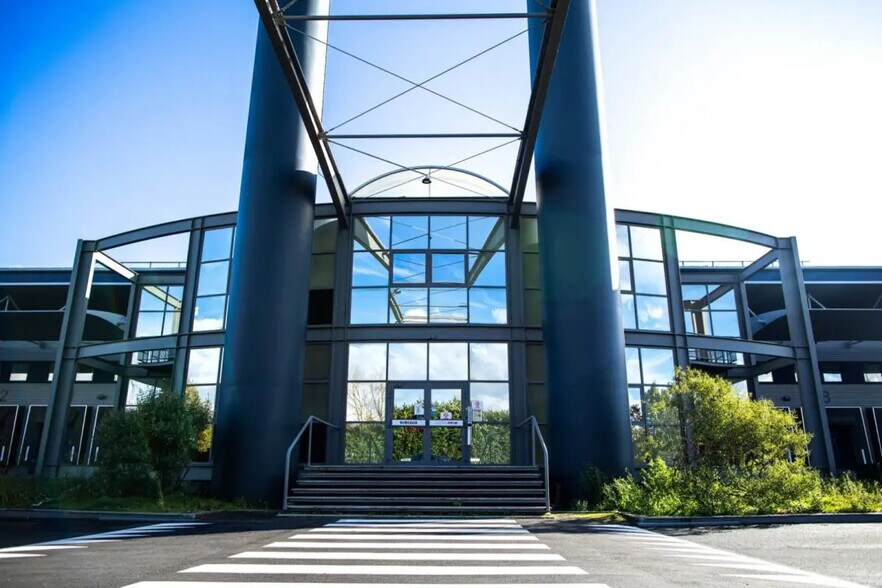 Industriel dans Lieusaint à louer - Photo du bâtiment - Image 2 de 17