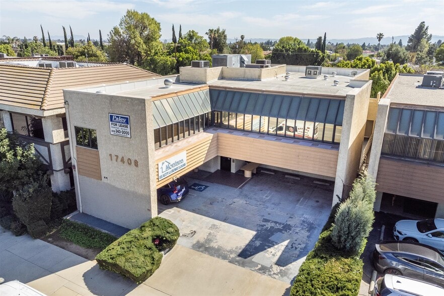 17408 Chatsworth St, Granada Hills, CA for sale - Building Photo - Image 3 of 23
