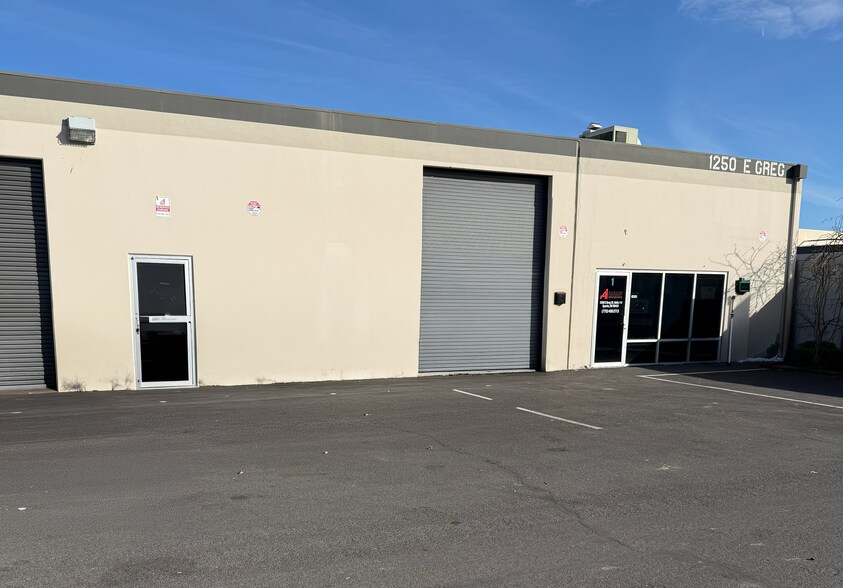 1250 E Greg St, Sparks, NV à louer - Photo du bâtiment - Image 2 de 5