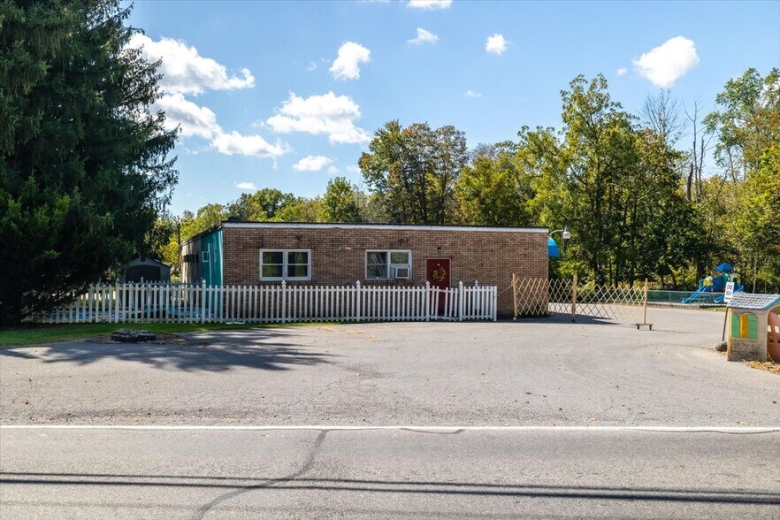 2241 Ridge Rd, Bangor, PA à vendre - Photo du bâtiment - Image 3 de 47