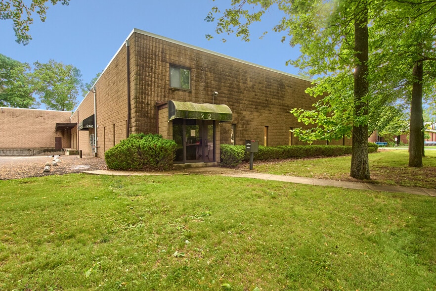 242-246 Geiger Rd, Philadelphia, PA à louer - Photo du bâtiment - Image 2 de 2