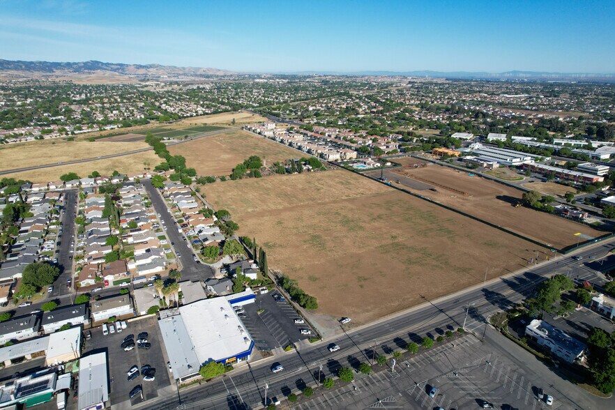 7865 Brentwood Blvd, Brentwood, CA à vendre - Photo du bâtiment - Image 2 de 19