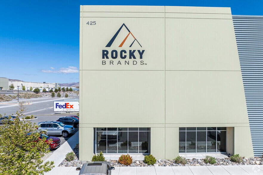 425 E Sydney Dr, Mccarran, NV à louer - Photo du bâtiment - Image 3 de 7