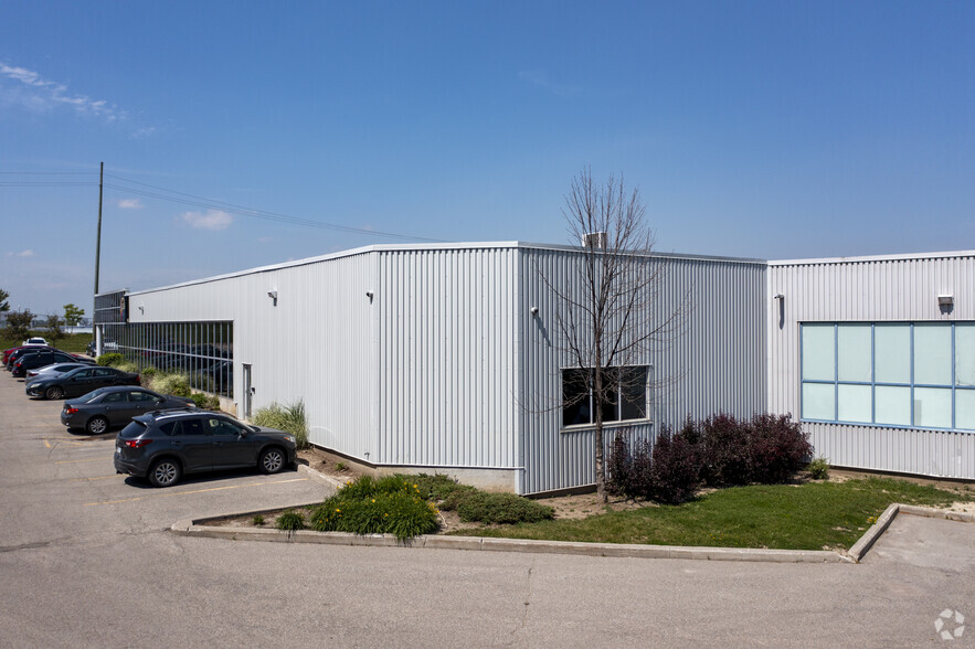 205 Industrial Pky N, Aurora, ON for lease - Building Photo - Image 2 of 4