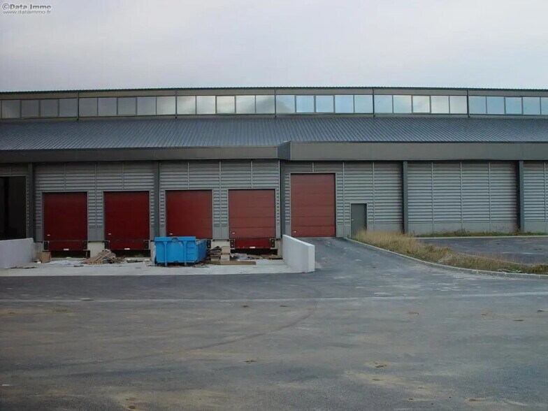 Industriel dans Saint-Denis à louer - Photo du bâtiment - Image 3 de 29