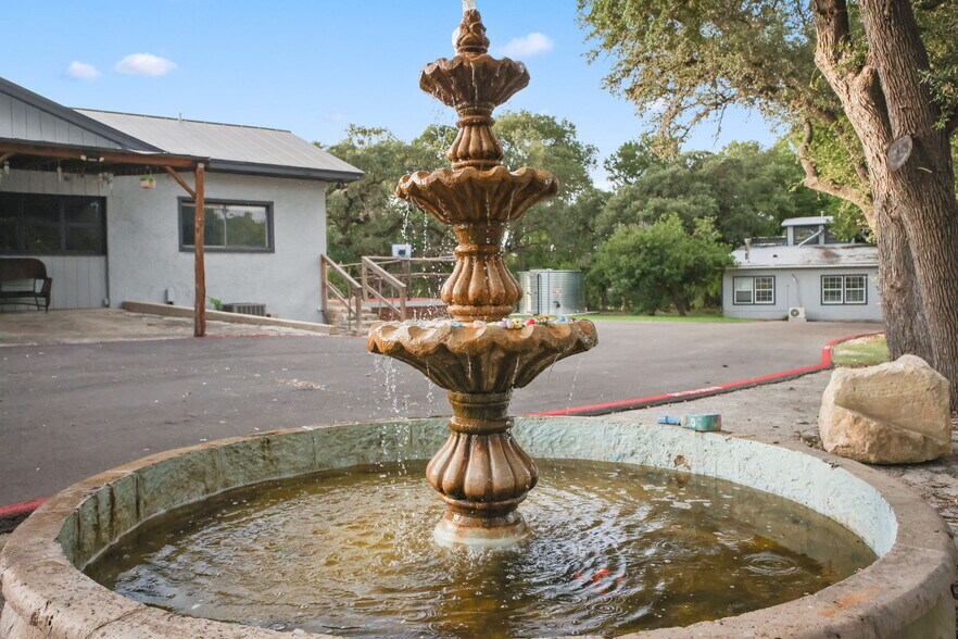 319 Los Indios Ranch Rd, Boerne, TX à louer - Photo du bâtiment - Image 3 de 11