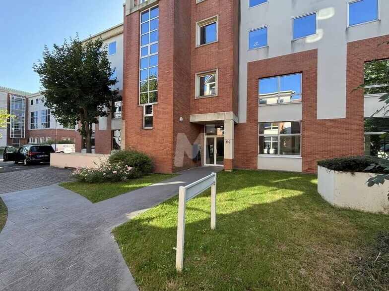 Bureau dans Chevilly-Larue à louer - Photo du bâtiment - Image 2 de 7