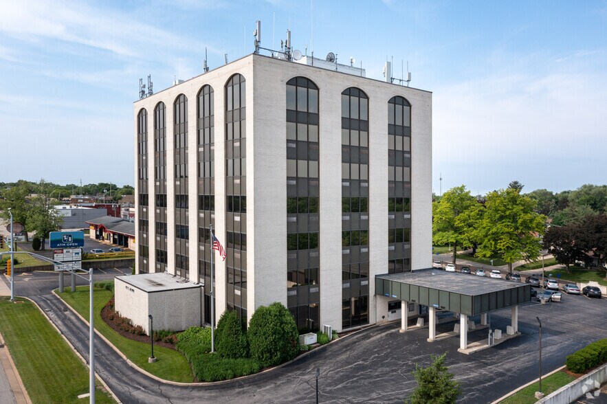 1111 S Alpine Rd, Rockford, IL à louer - Photo du bâtiment - Image 2 de 12