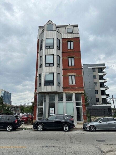 870 N Orleans St, Chicago, IL à louer - Photo du bâtiment - Image 2 de 8