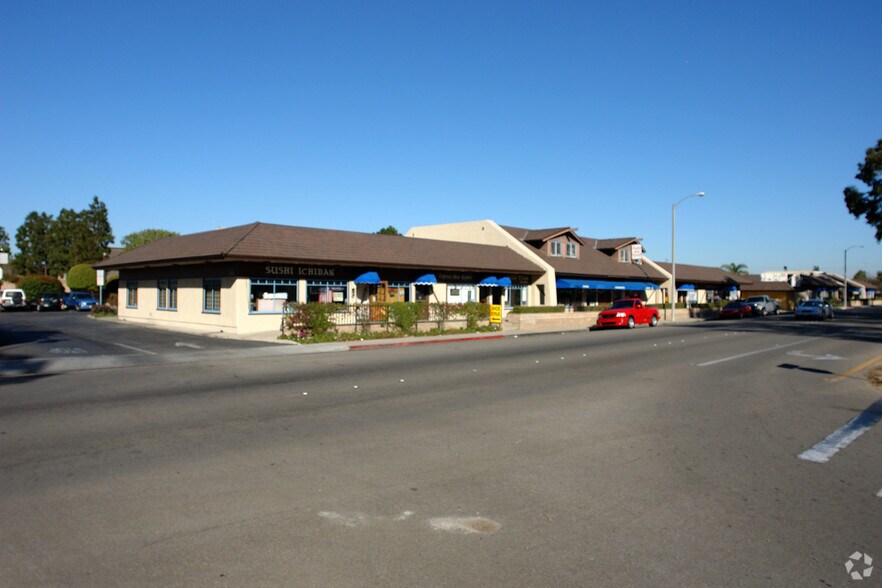 257-279 E Channel Islands Blvd, Port Hueneme, CA à louer - Photo du bâtiment - Image 2 de 3