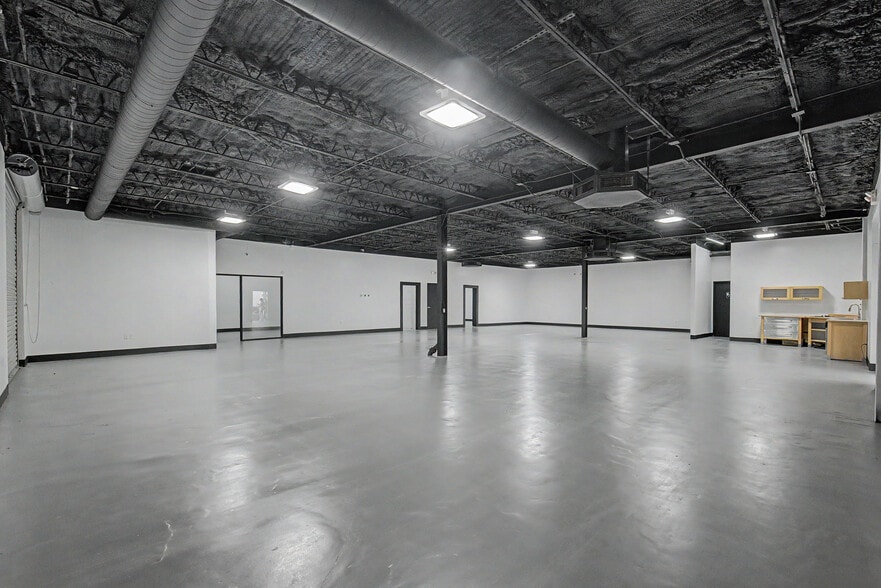 6115 Skyline Dr, Houston, TX for lease - Building Photo - Image 2 of 22