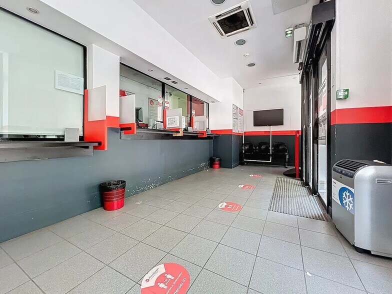 Retail in Paris for lease - Building Photo - Image 3 of 9