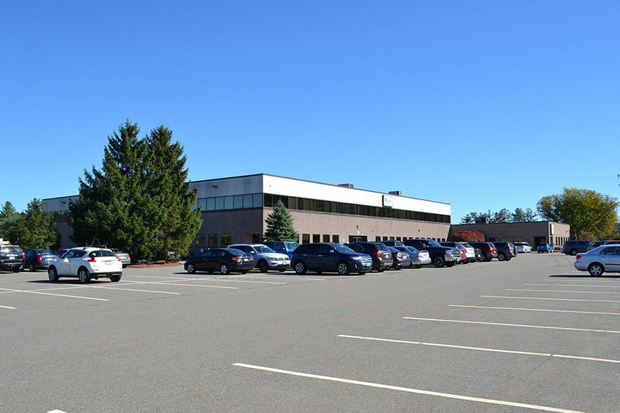 77 Northeastern Blvd, Nashua, NH for sale - Building Photo - Image 1 of 1