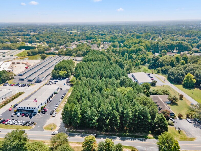 1244 E Butler Rd, Greenville, SC à vendre - Photo du bâtiment - Image 2 de 26