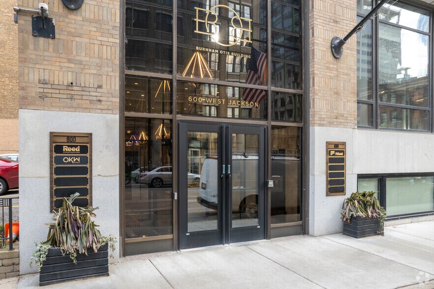 600 W Jackson Blvd, Chicago, IL à louer - Photo du bâtiment - Image 3 de 6