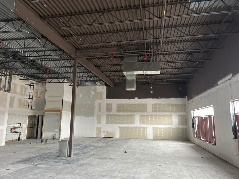 2350 Division Av NW, Medicine Hat, AB for lease - Building Photo - Image 2 of 9