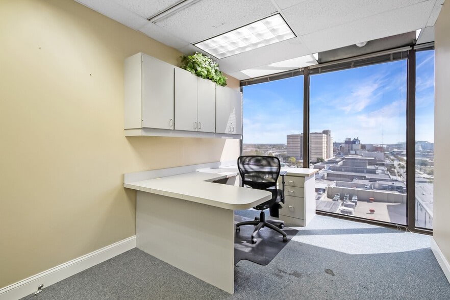 233 E Bay St, Jacksonville, FL for sale - Building Photo - Image 2 of 12