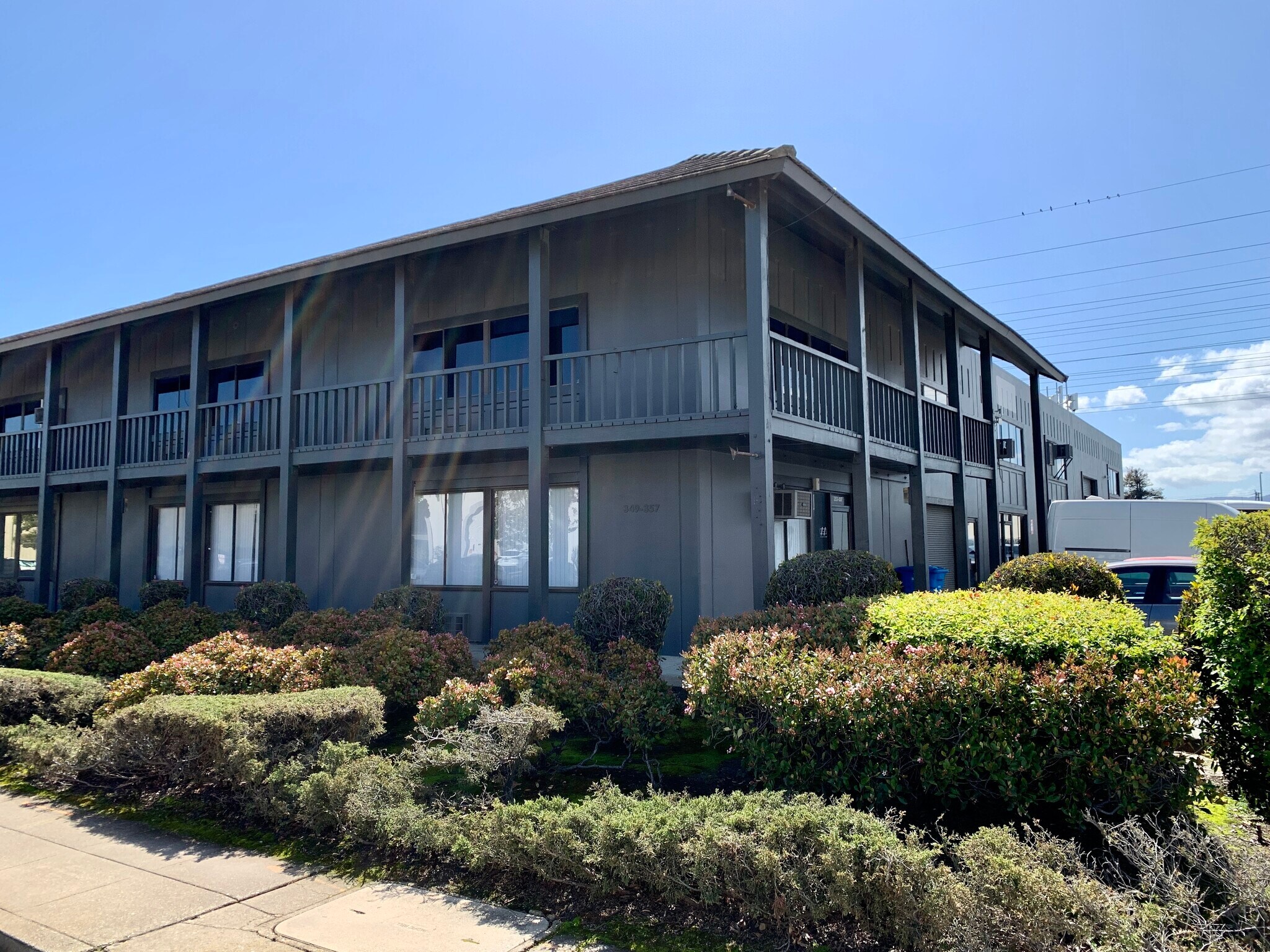 335-369 Beach Rd, Burlingame, CA à louer Photo du bâtiment- Image 1 de 7