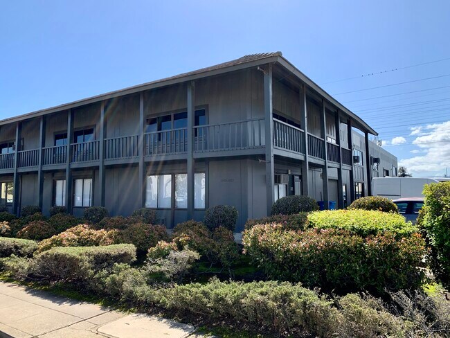 Plus de détails pour 335-369 Beach Rd, Burlingame, CA - Bureau, Local d'activités à louer
