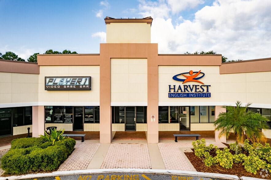 8462-8594 Palm Pky, Orlando, FL for lease - Building Photo - Image 2 of 10