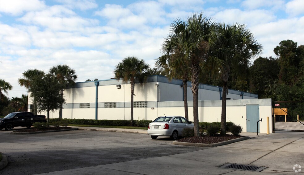 13280 Vantage Way, Jacksonville, FL for lease - Building Photo - Image 2 of 3