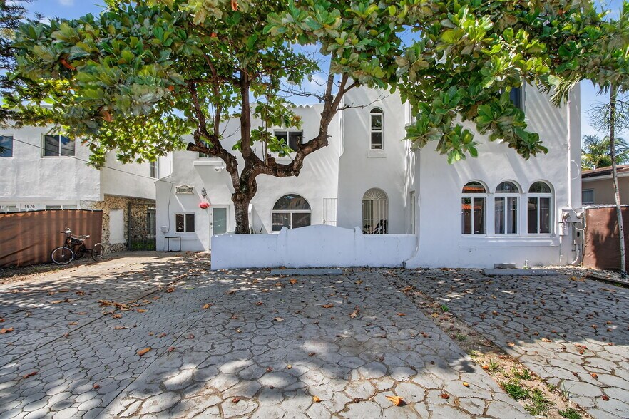 1680 NW 22nd Ct, Miami, FL à vendre - Photo du bâtiment - Image 2 de 54