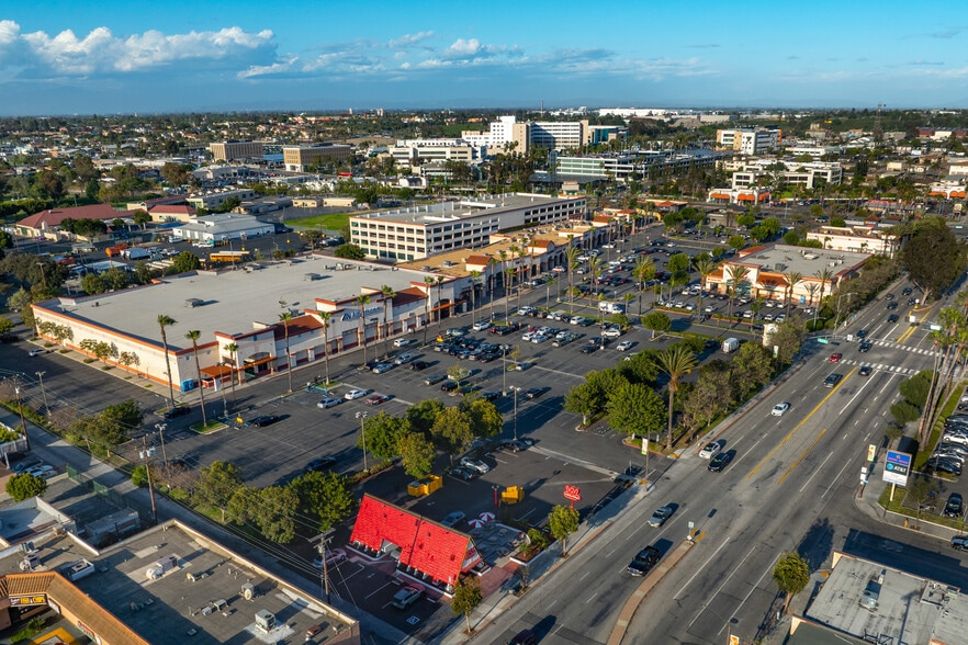 Wrigley Marketplace portfolio of 6 properties for sale on LoopNet.ca - Building Photo - Image 3 of 5