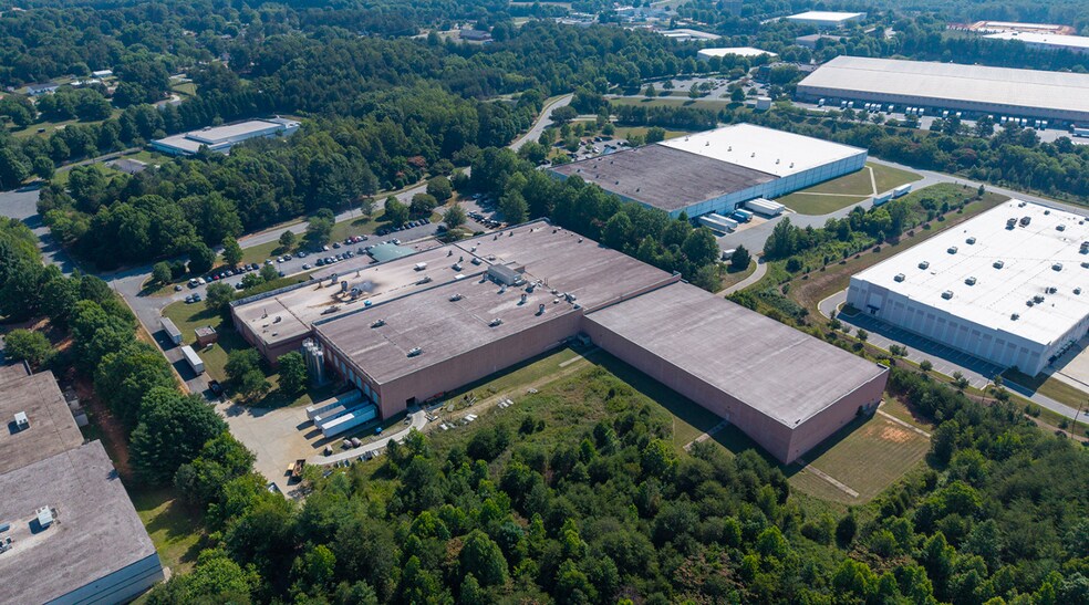 240 Business Park Dr, Winston-Salem, NC à vendre - Photo du bâtiment - Image 2 de 2