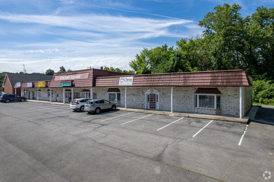 4020-4036 Fort Henry Dr, Kingsport, TN for lease - Building Photo - Image 3 of 7