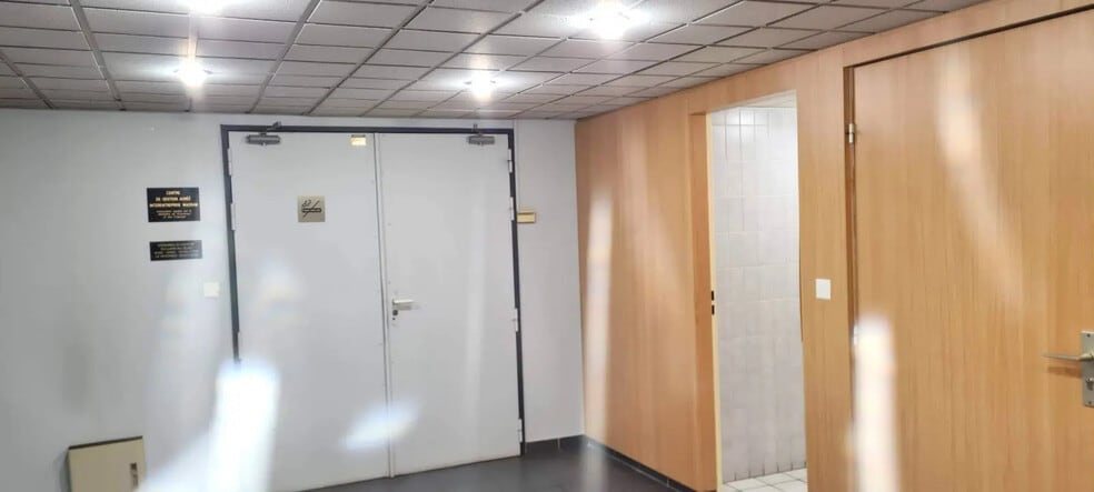 Office in Chatou for lease - Interior Photo - Image 3 of 4