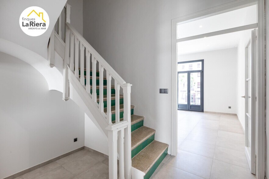 Immeuble residentiel dans Arenys de Mar, Barcelona à vendre - Photo du bâtiment - Image 2 de 13
