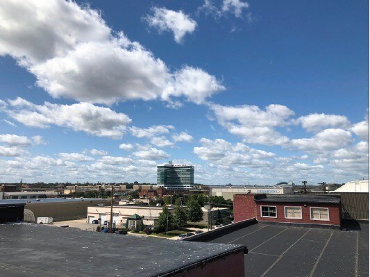 1101 W Saint Paul Ave, Milwaukee, WI for lease - Building Photo - Image 2 of 6