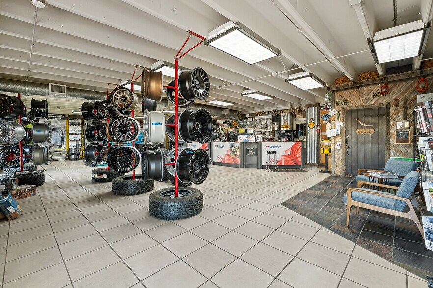 2238 NW Loop 410 Fwy, San Antonio, TX à vendre - Photo du bâtiment - Image 3 de 32