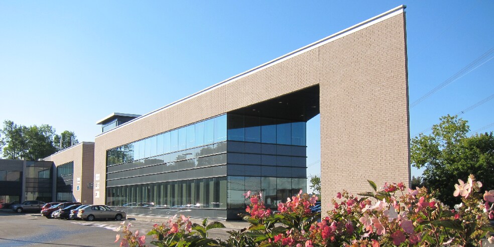 4495 Boul Wilfrid-Hamel, Québec, QC à louer - Photo principale - Image 1 de 1