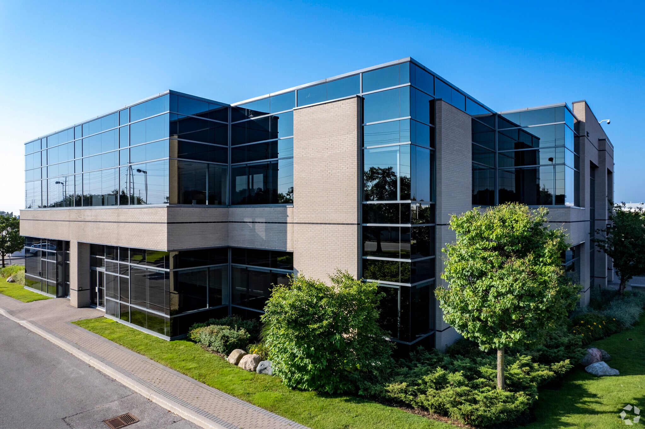 2295 Bristol Cir, Oakville, ON à louer Photo du bâtiment- Image 1 de 11