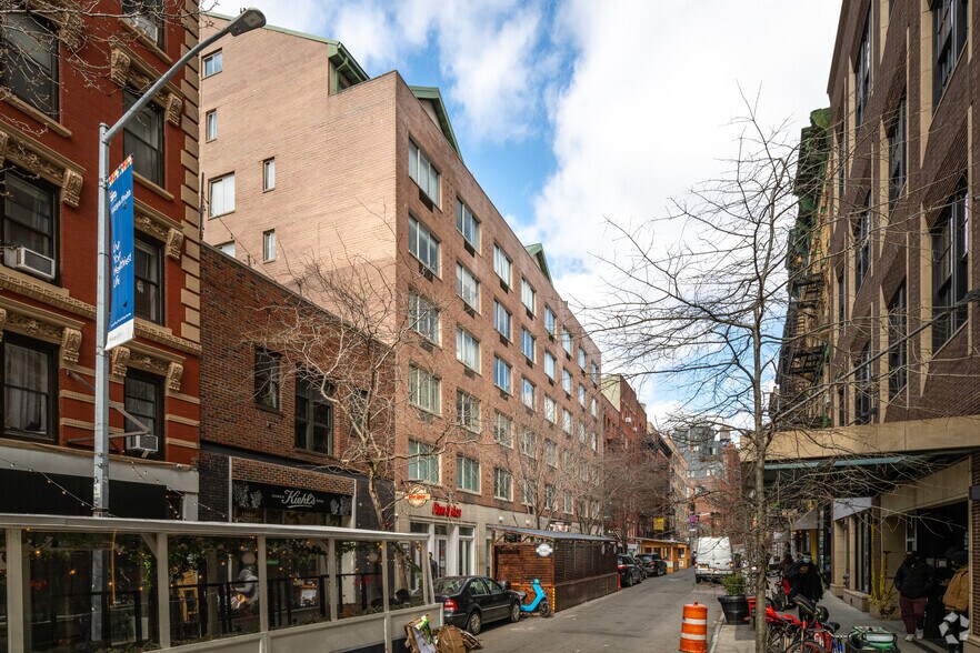 227 Mulberry St, New York, NY à louer - Photo du bâtiment - Image 2 de 6