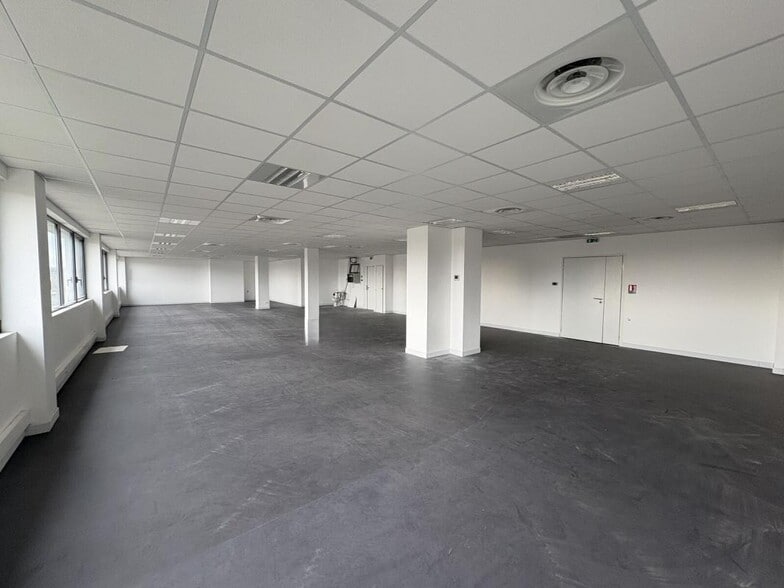 5 Rue Capitaine Drillien, Chalon-sur-Saône for sale - Interior Photo - Image 2 of 8