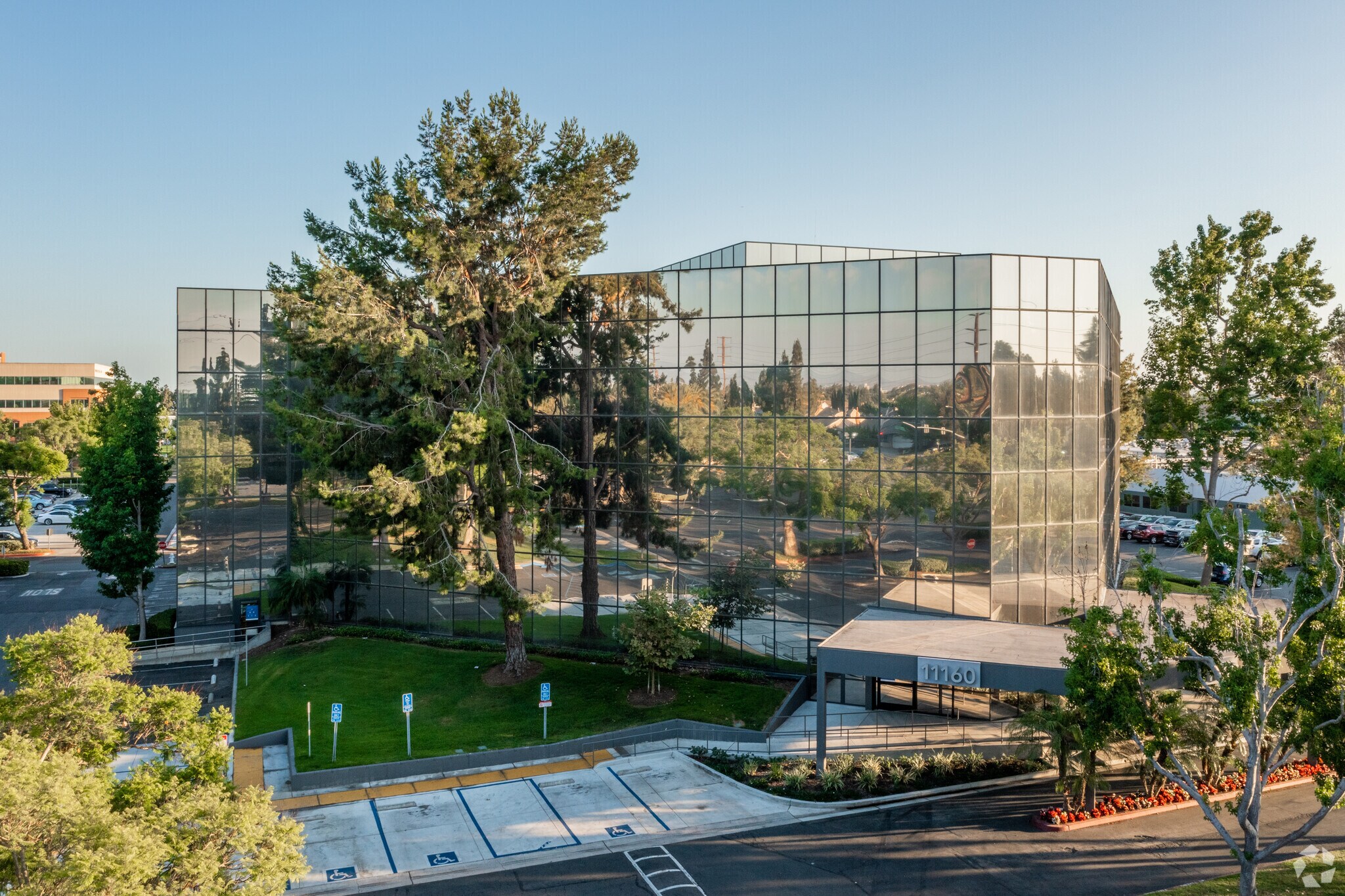 11160 Warner Ave, Fountain Valley, CA à louer Photo du bâtiment- Image 1 de 5