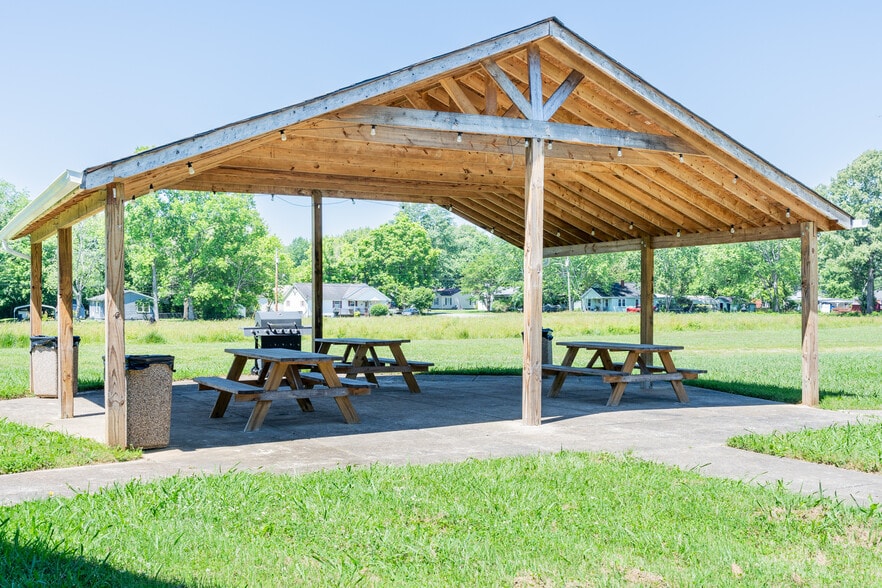 407 N College St, Tullahoma, TN for sale - Building Photo - Image 3 of 12