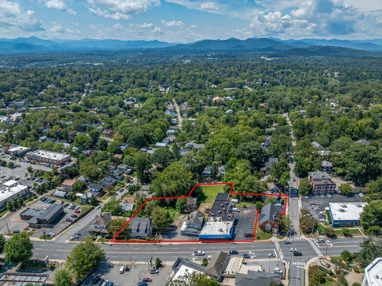 210 Merrimon Ave, Asheville, NC à vendre - Photo du bâtiment - Image 3 de 43
