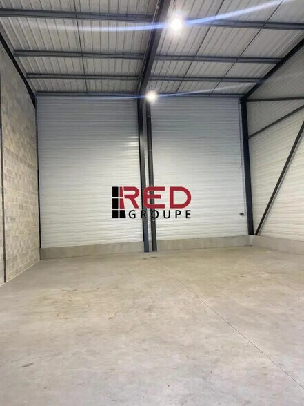 Industriel dans Signes à louer - Photo du bâtiment - Image 2 de 5