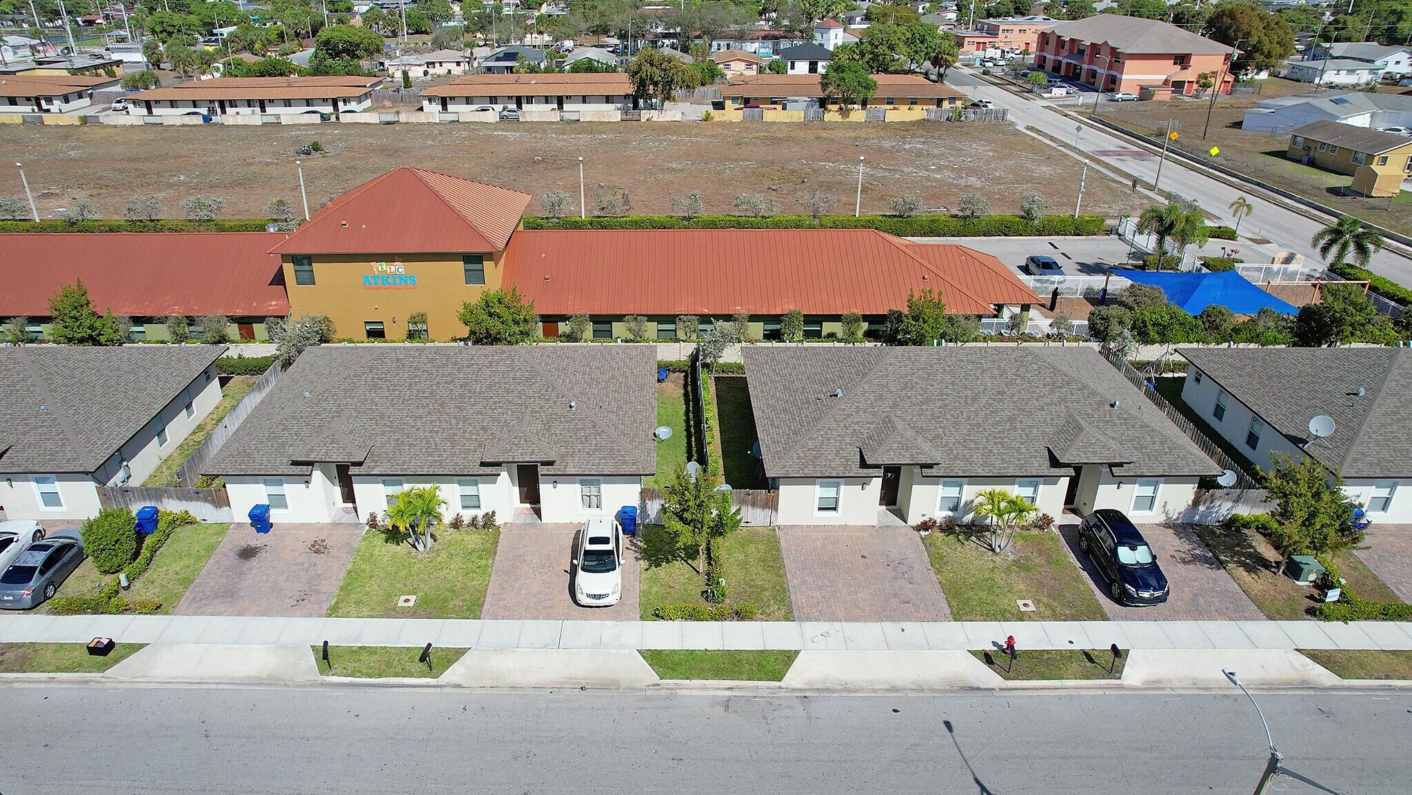 THE RIVIERA BEACH MULTIFAMILY PORTFOLIO portefeuille de 2 propriétés à vendre sur LoopNet.ca Photo du bâtiment- Image 1 de 14