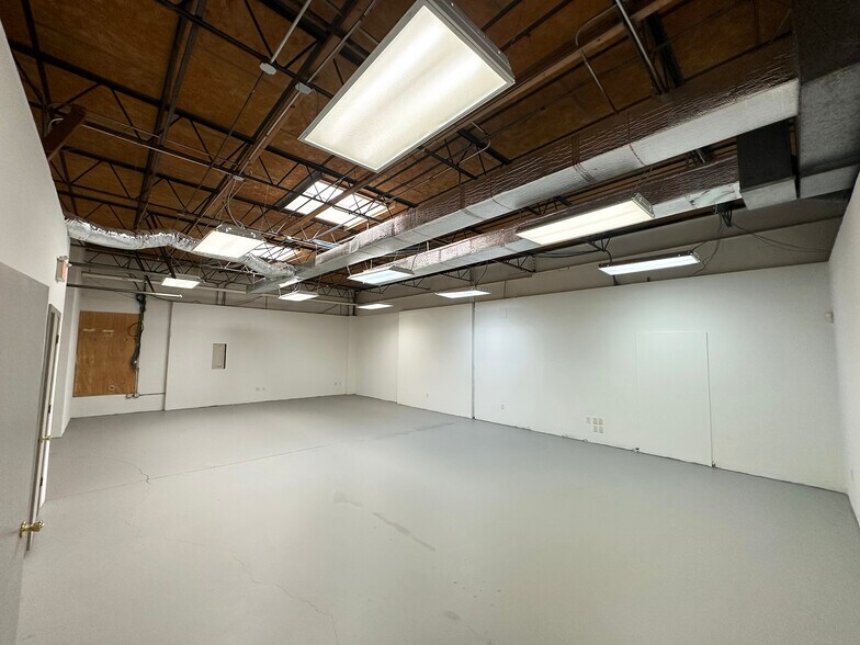 4000-4010 N Nashville Ave, Chicago, IL à louer - Photo du bâtiment - Image 3 de 10