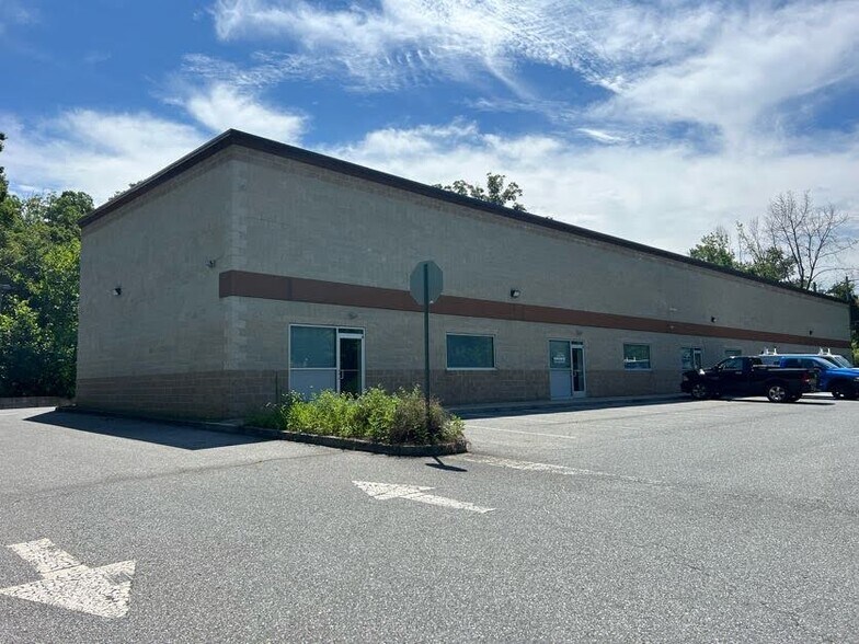 900 W Blenheim Ave, Blackwood, NJ à louer - Photo du bâtiment - Image 2 de 8