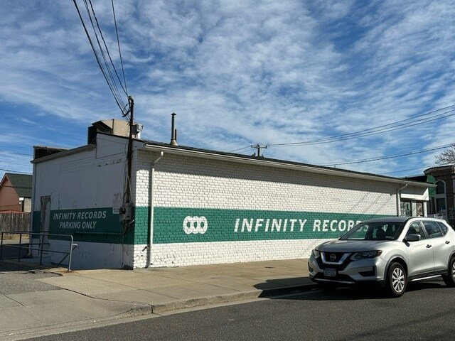 510-512 Park Blvd, Massapequa Park, NY à vendre - Photo du bâtiment - Image 2 de 4